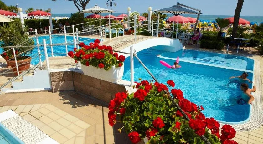 Ruhl Beach Hotel & Suites