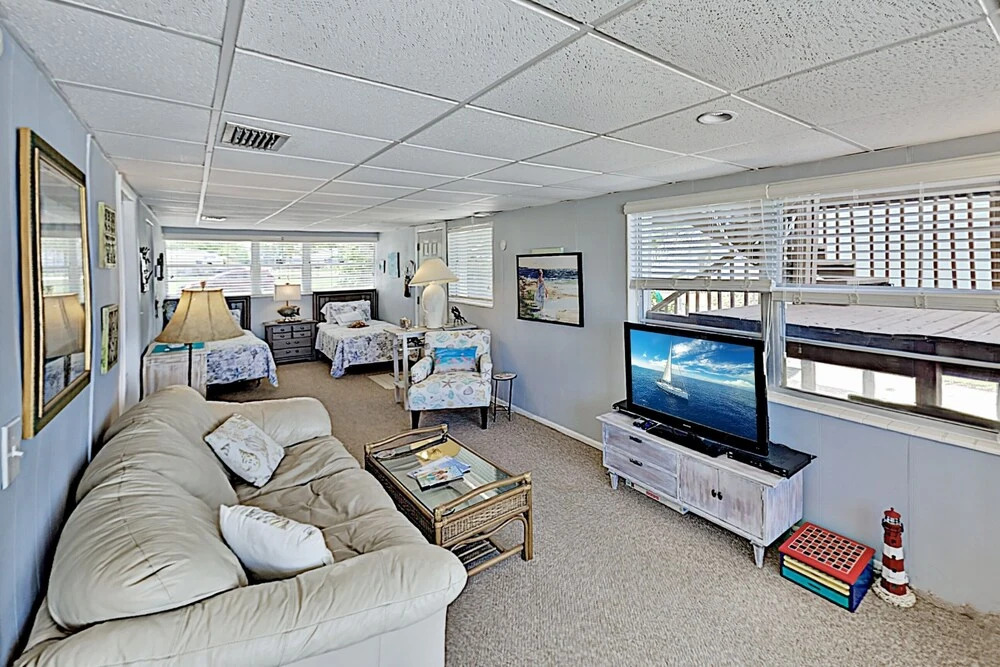 The Pelican & Dolphin: Bayfront W/ Dock 3 Bedroom Home