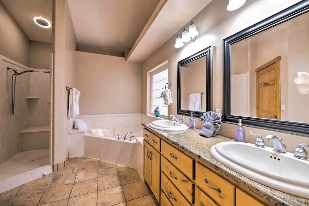 Hurricane Home w/ Pool & Spa ~ 25 Mi to Zion!