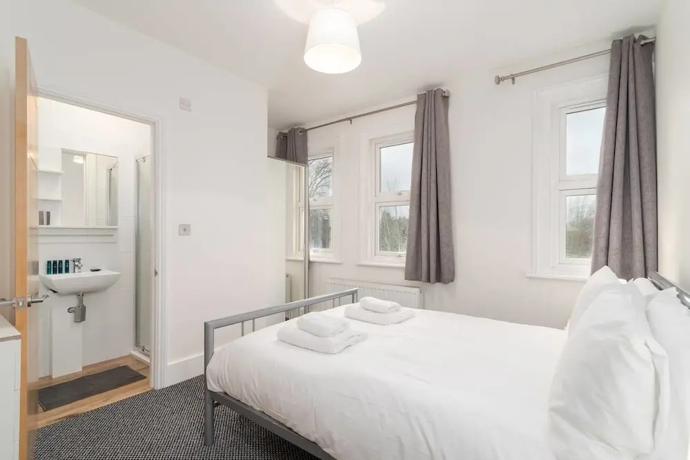 Modern 2 Bed, for 4 Guests in Golders Green!