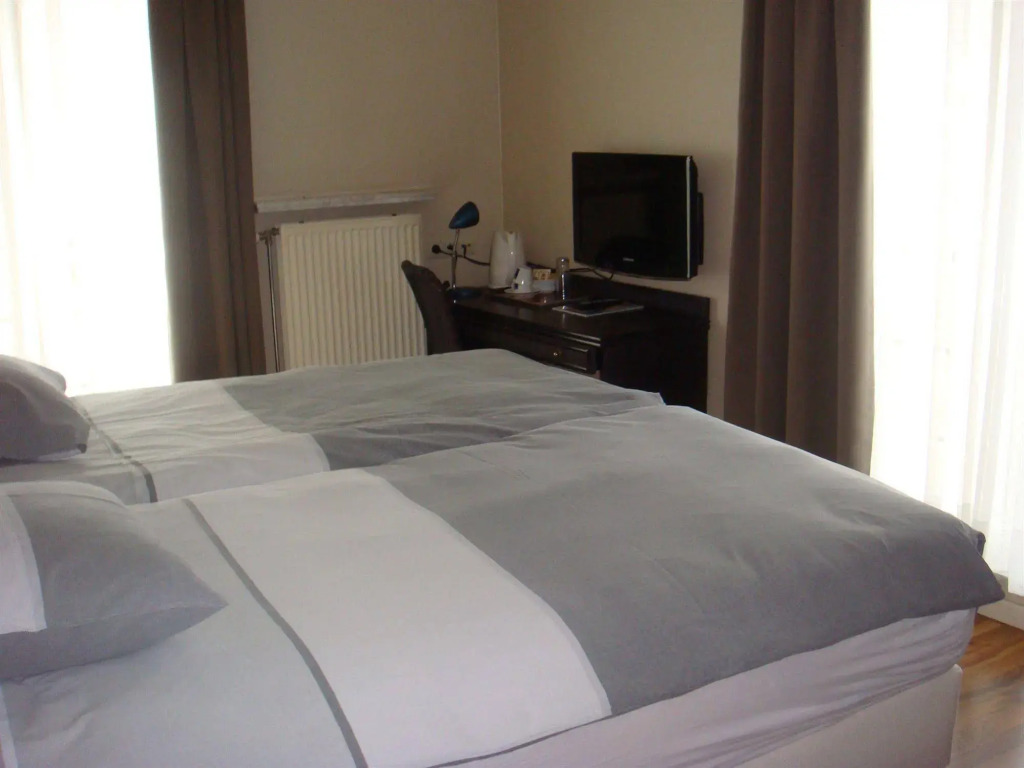 Lace Hotel