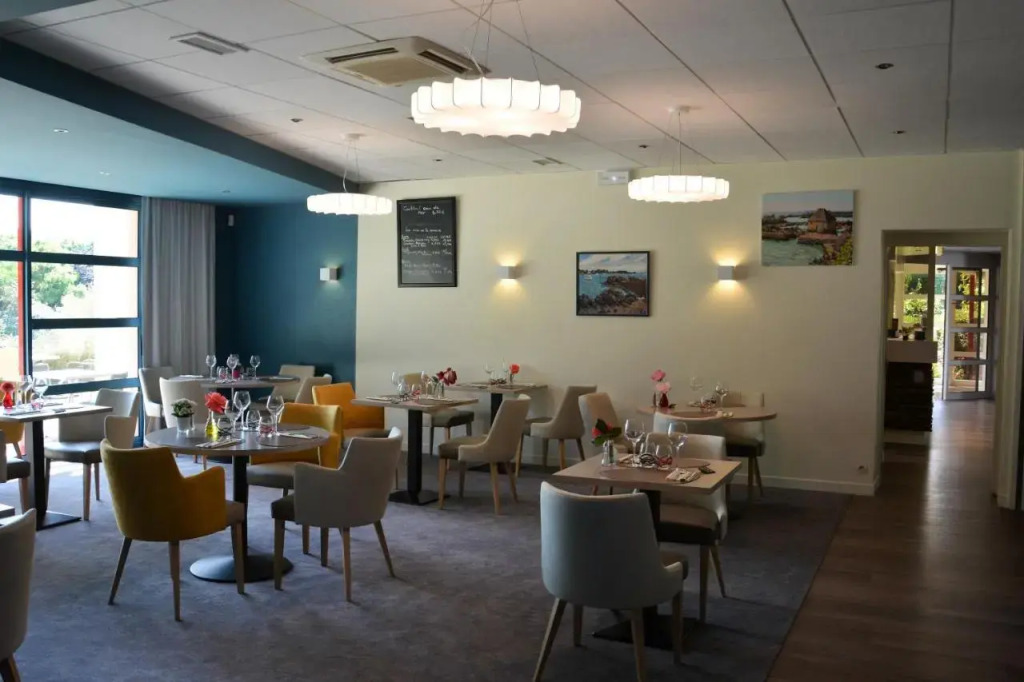 Logis Hôtel Restaurant Les Fontaines