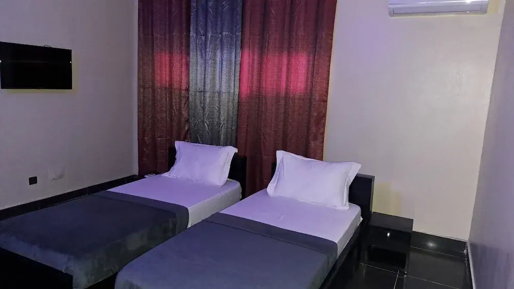 Room-deluxe Twin Beds in Royal Blue Gues