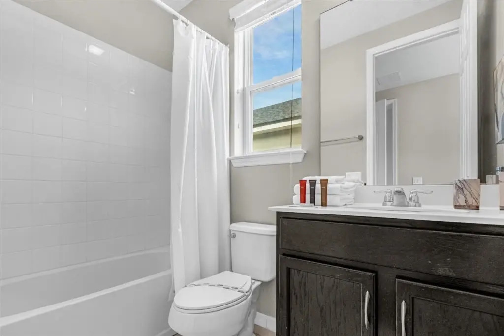 5 Bedrooms 55 Bathrooms Solara 9035 Pc