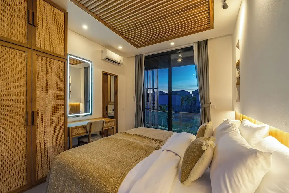 Bedawang, Exquisite Seminyak 4BR Villa with Huge Pool