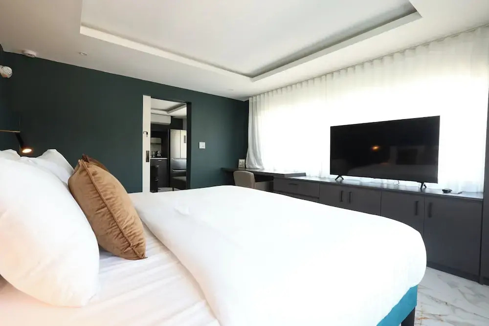 Portofino 1BD King Suite Rooftop Hot Tub Near Beach