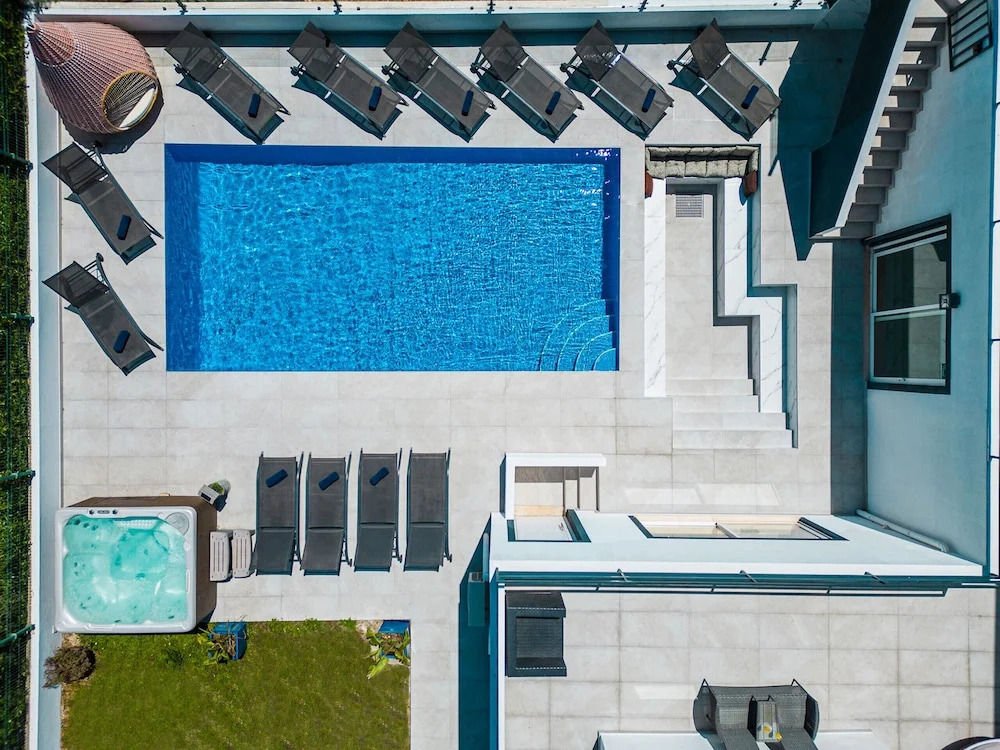 Villa Avalon - Jacuzzi, Cinema e Piscina Aquecível em Armação de Pêra