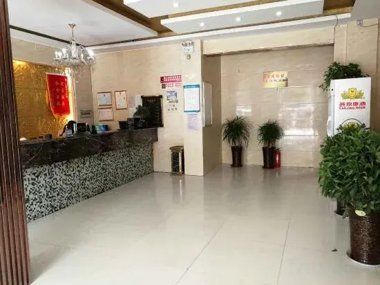 Linquan Qianxi Business Hotel