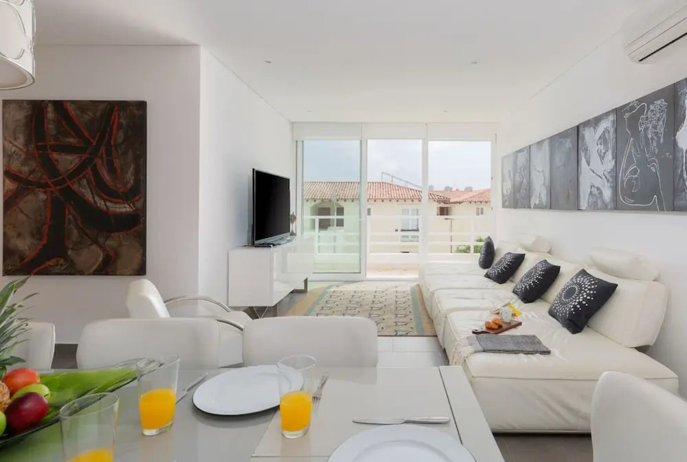Stunning 3BR Apartment Rooftop Pool Sundeck Near 5th Avenue The Beach Amazing Amenities