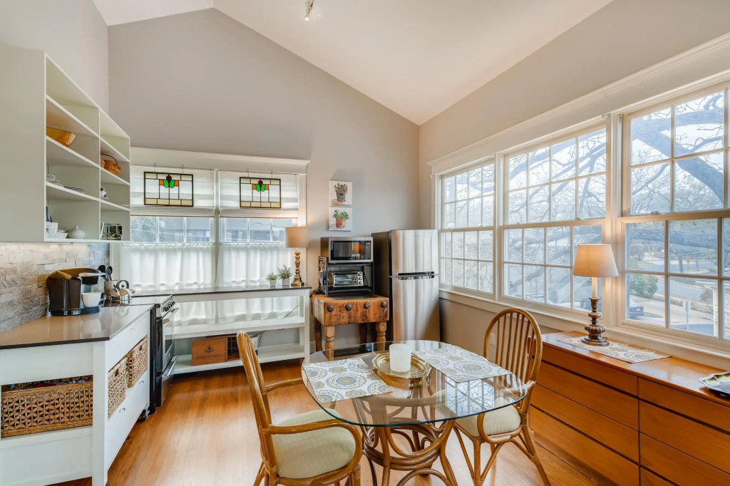 Texas Capitol Loft - 30 Day or More Rental - by PMI Austin Metro