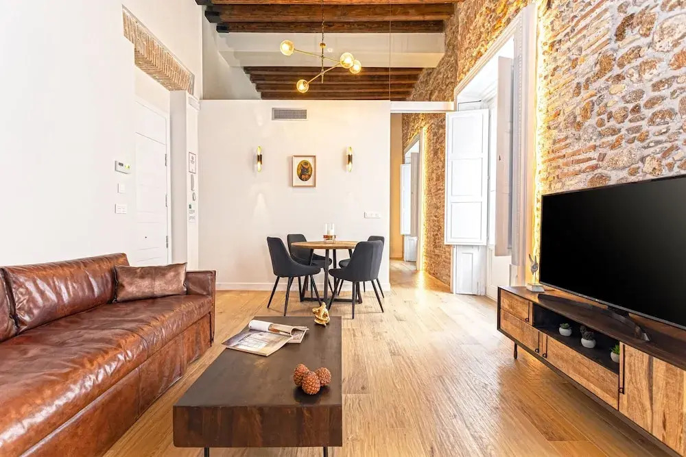 Amazing Apartment With Balconies in City Center Plaza de Espa a III