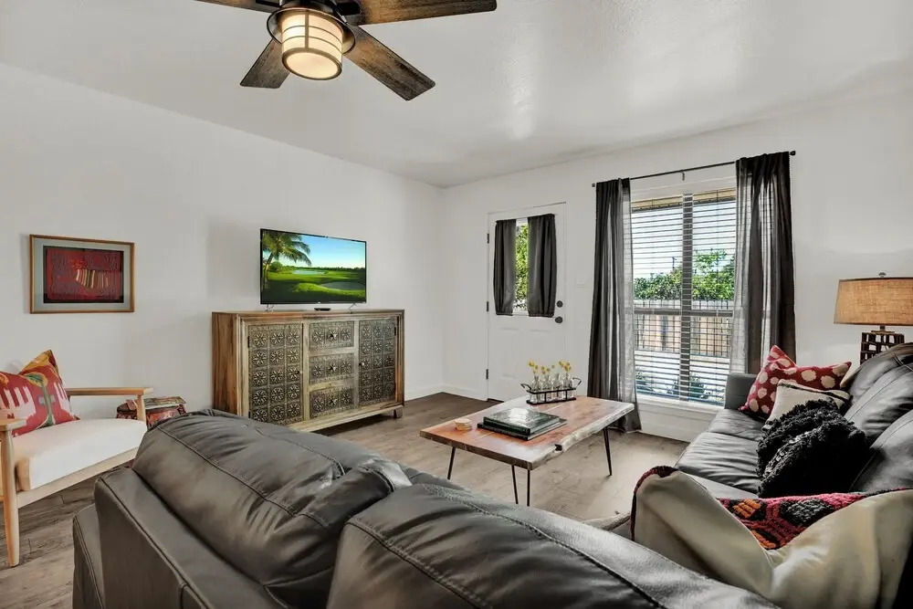 New Upscale Casita With Hot Tub & Grill