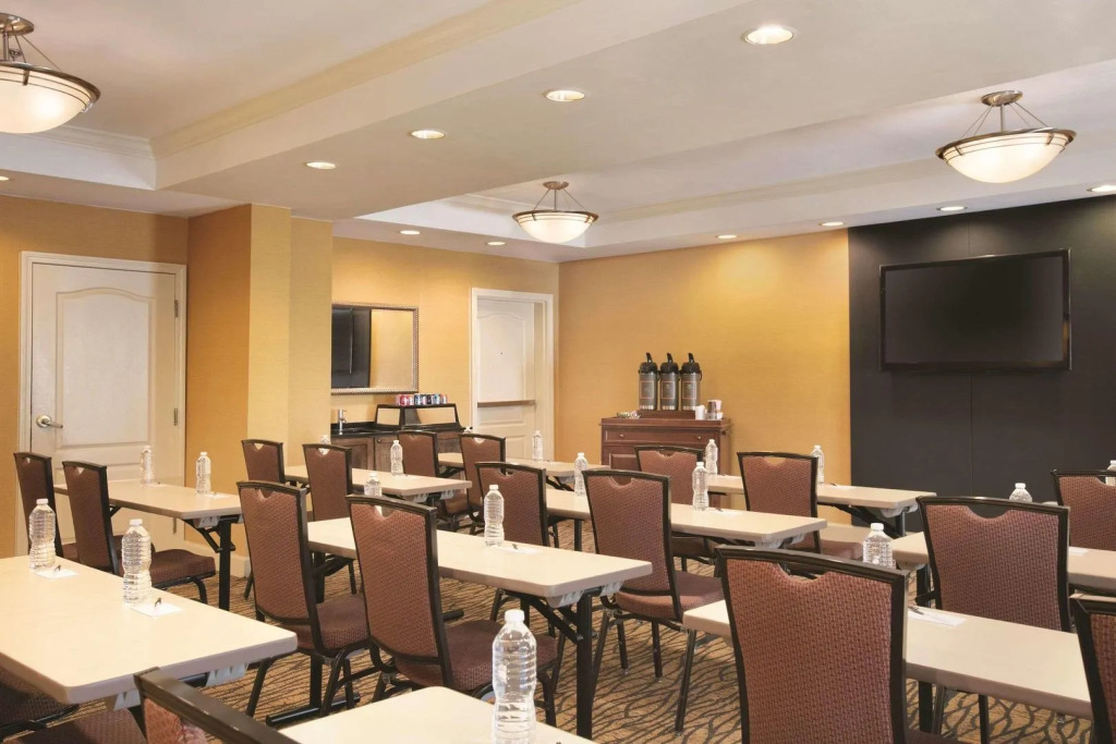 Country Inn & Suites By Radisson, Atlanta Airport North, GA