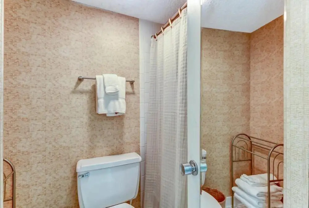 2072 Beachwood Villa