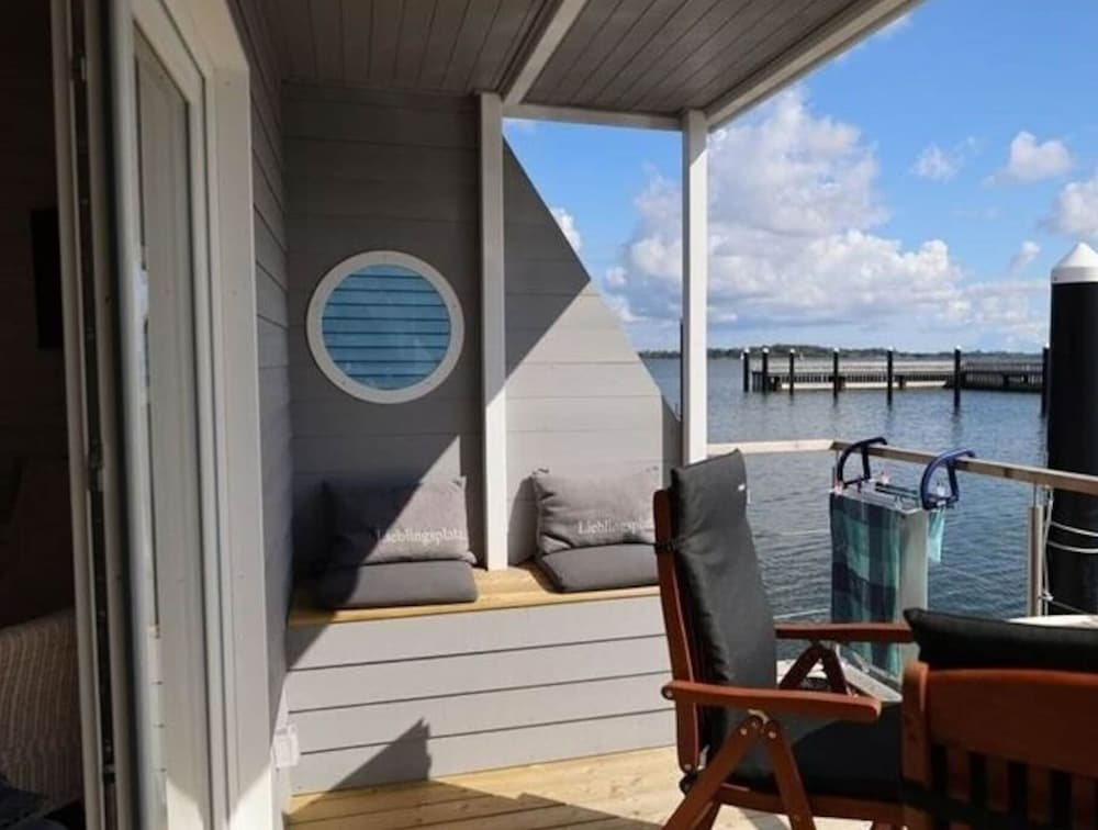 Houseboat Liliput Comfortable Holiday Residence