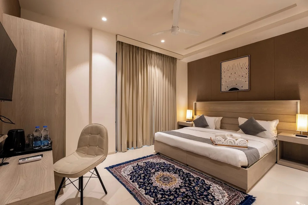 The Lodgers Luxury Hotel Near Golf Course Road Gurgaon