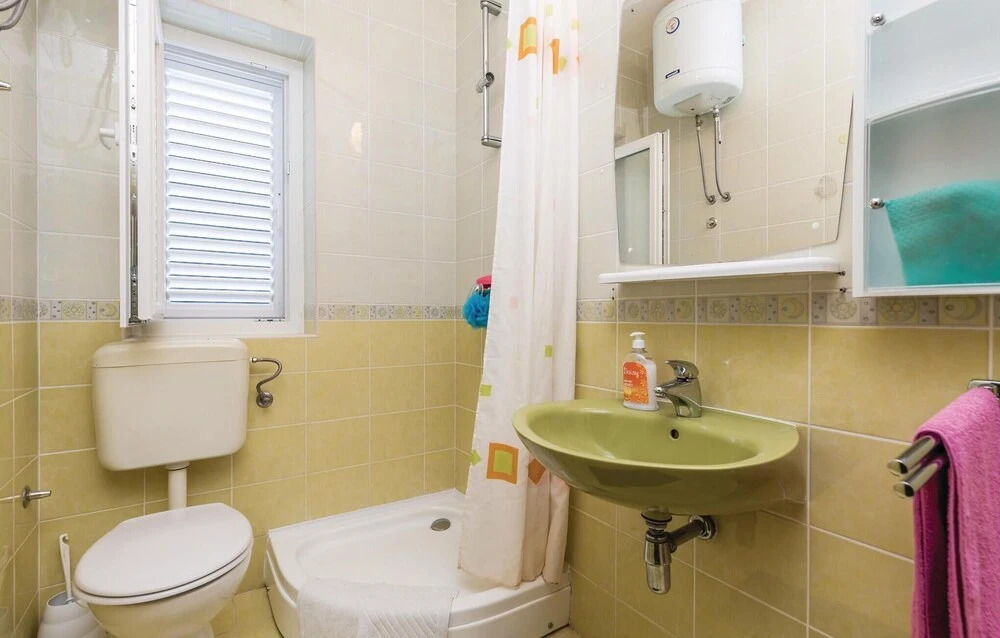 Nice Home in Stara Novalja With Wifi and 3 Bedrooms
