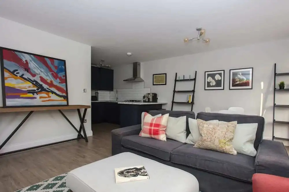 Lovely 2 Bedroom Flat Near Whitechapel Station