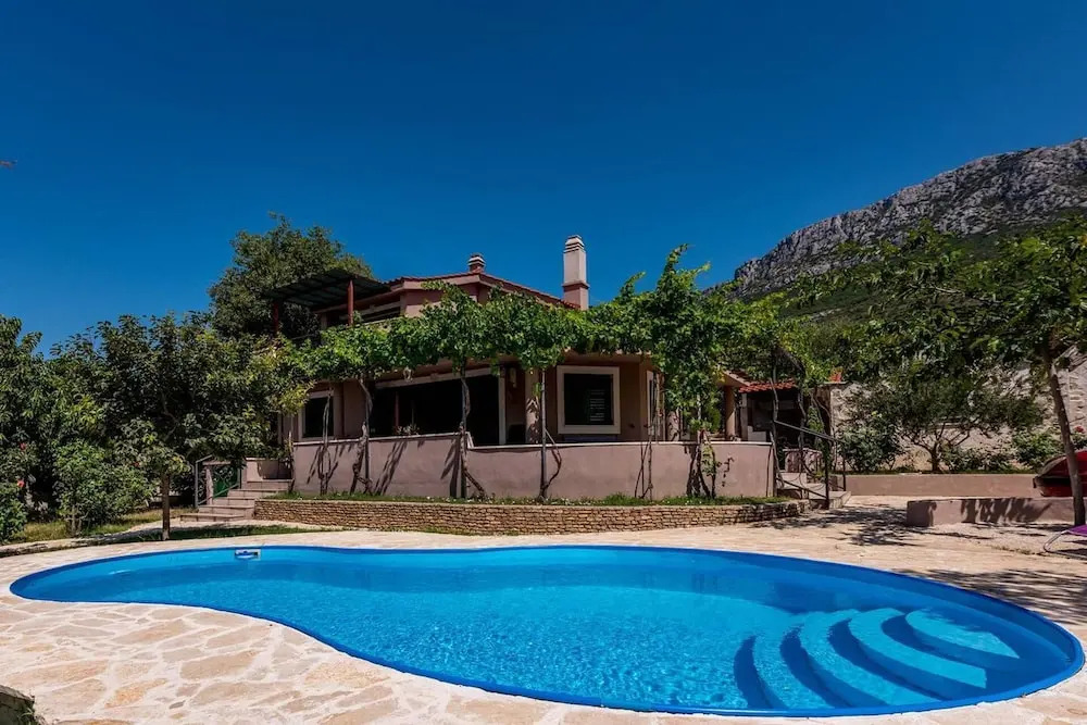 Villa Belezza Sleeps 8 With Pool