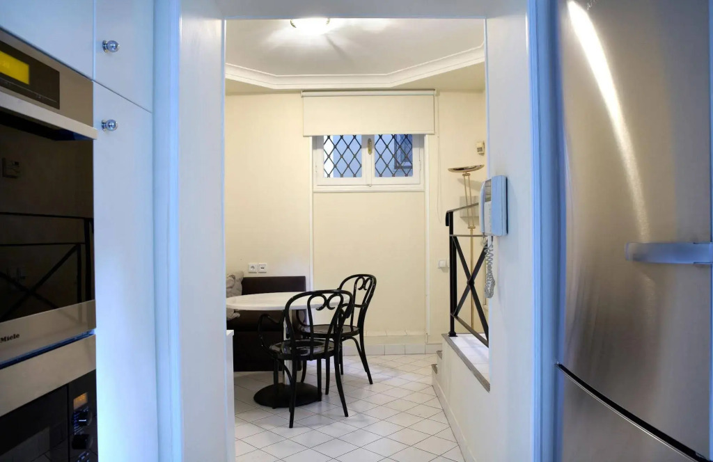 The White House in Plaka by JJ Hospitality