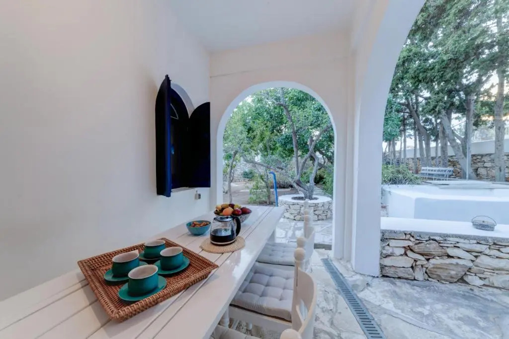 Peggy's Place, Traditional Cycladic House in Drios