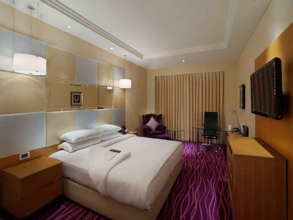 Le Meridien, Surat