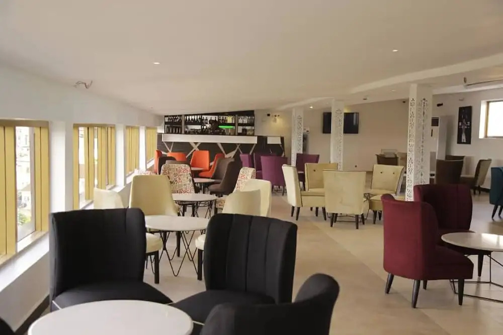 Oak Haven Hotel & Suites