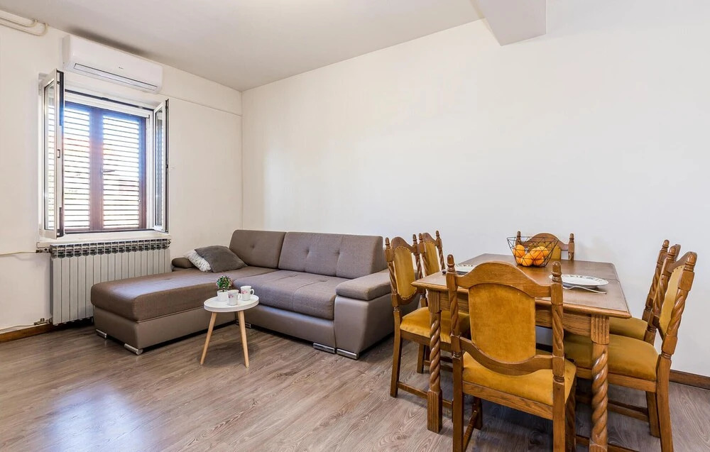 Amazing Apartment in Sibenik-brodarica With Wifi and 2 Bedrooms