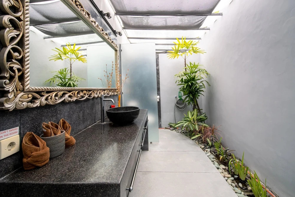 Serene 4br Seminyak Villa with Tropical