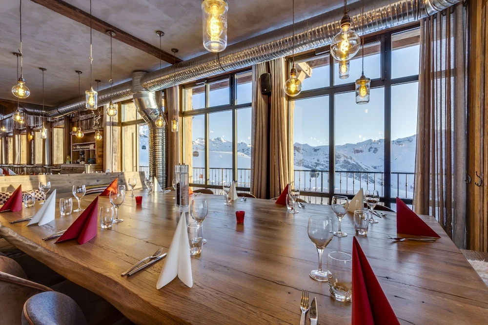 Luxury 8 bedrooms apartment, 380 sq.m. at 2551m. altitude