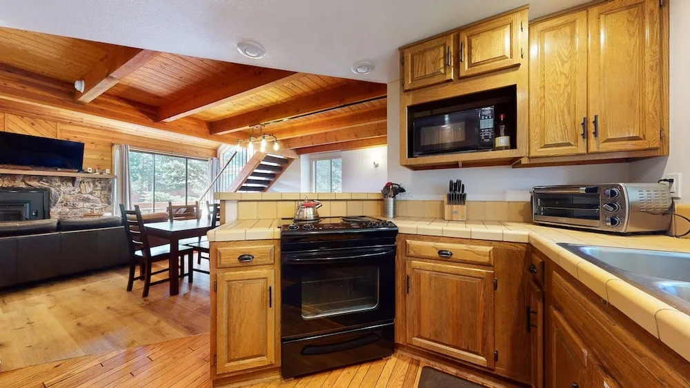 Snowflower 20 Pet-Friendly, Spacious Corner Unit With Great Complex Amenities by RedAwning
