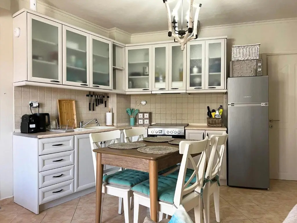 Lovely 2br apartment 30m from the beach