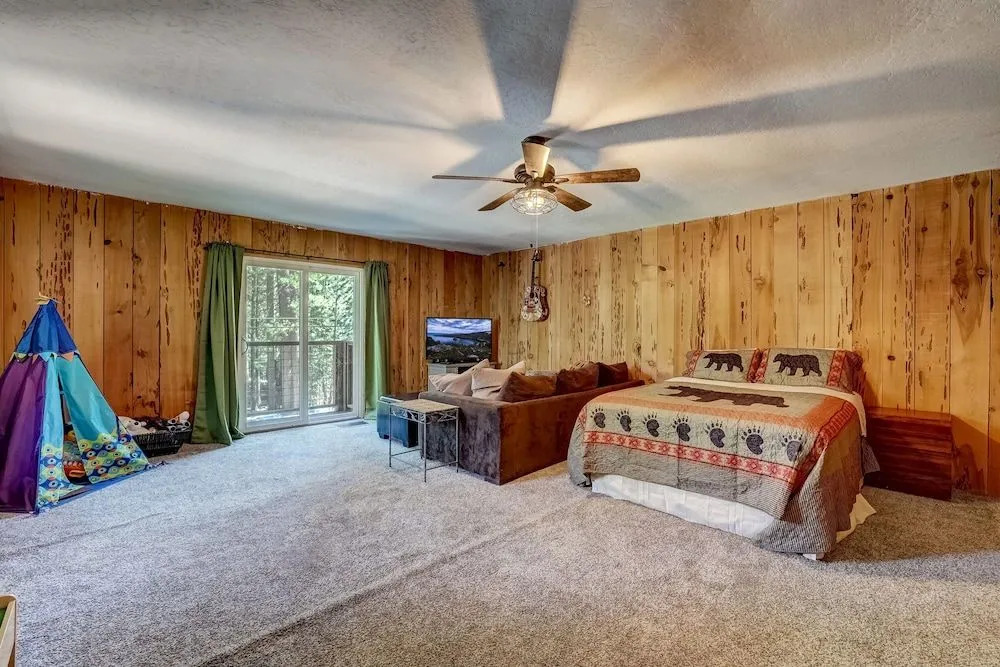 The Blue Lake House - Family fun Abound