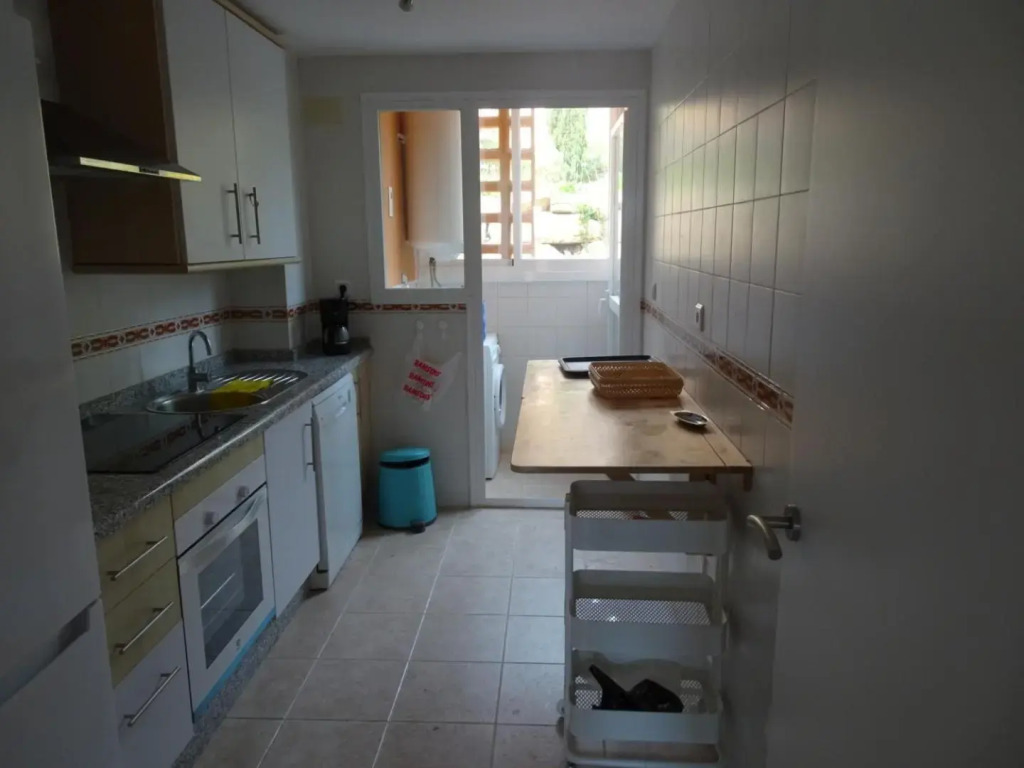 CASARES appart 2 ch dans parc tropical avec vue sur mer, montagne et piscine