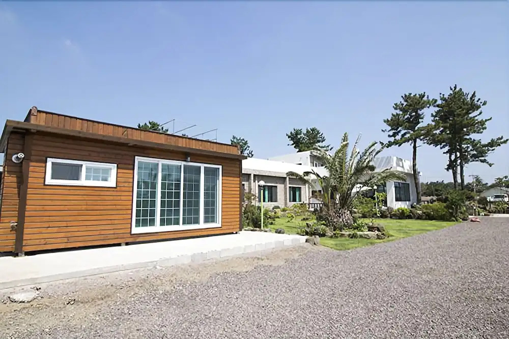 Seogwipo o Clock Pension