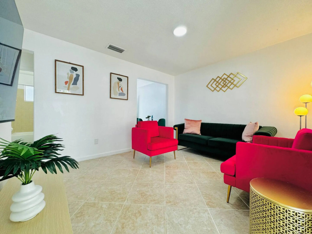 Miami Magic Cozy 2-bedroom Getaway in the City