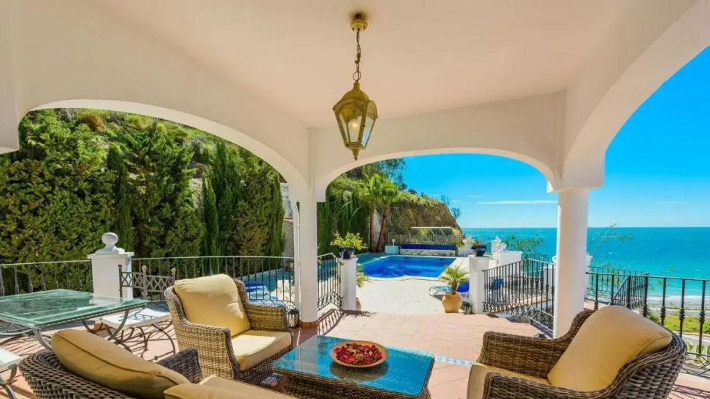 Villas Nerjazul - El Peñoncillo Beach