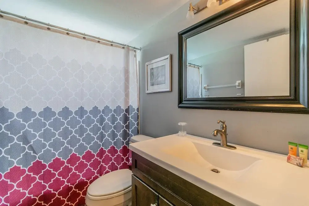 ​Near Theme Parks! Potter's Castle! Gorgeous, 3 BR's, Sleeps 8, Pool!