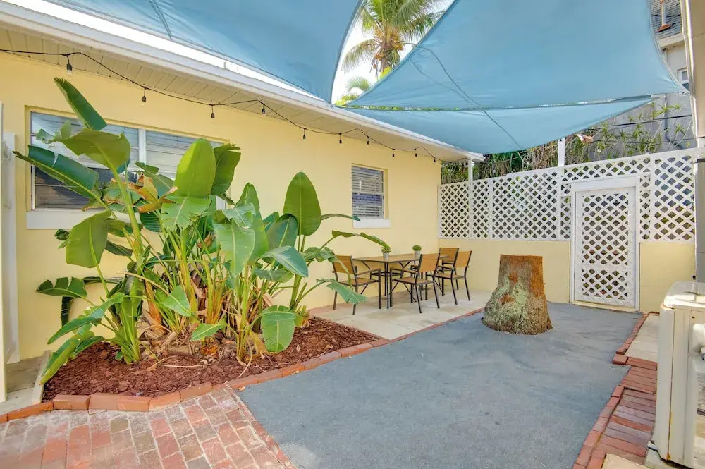 Dogs Welcome, Steps to Beach: Cocoa Beach Retreat!