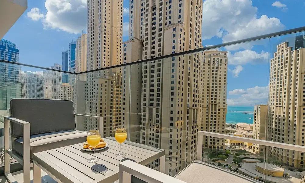LUX Contemporary Suite Marina View 4