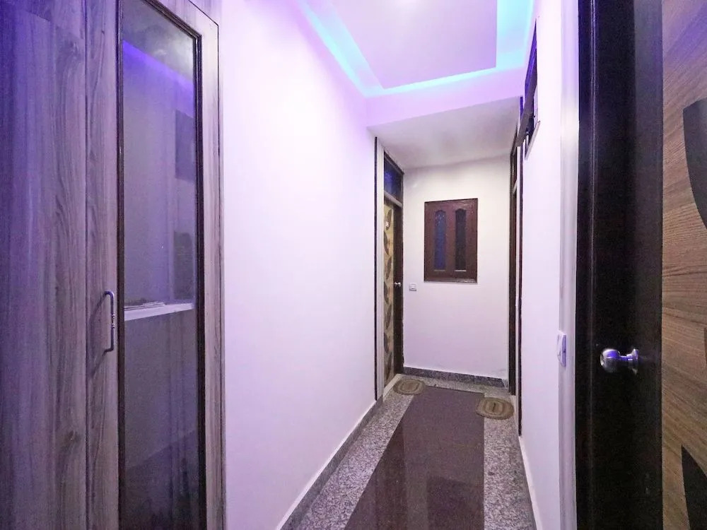 OYO 11633 Hotel Sweet Palace