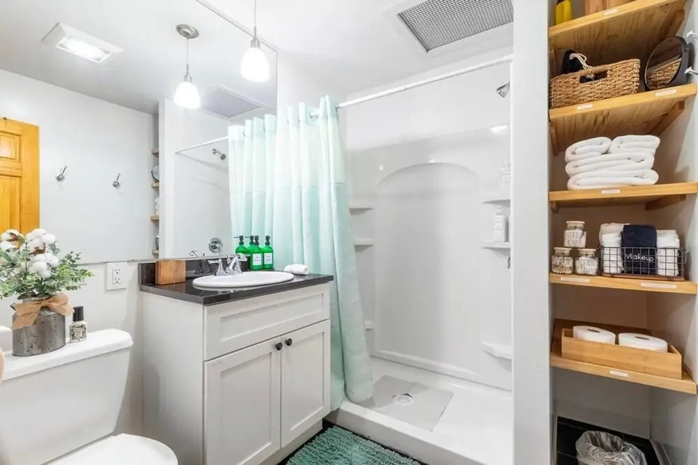 MC Loft at the Pillars-2bd 1bath University Cir