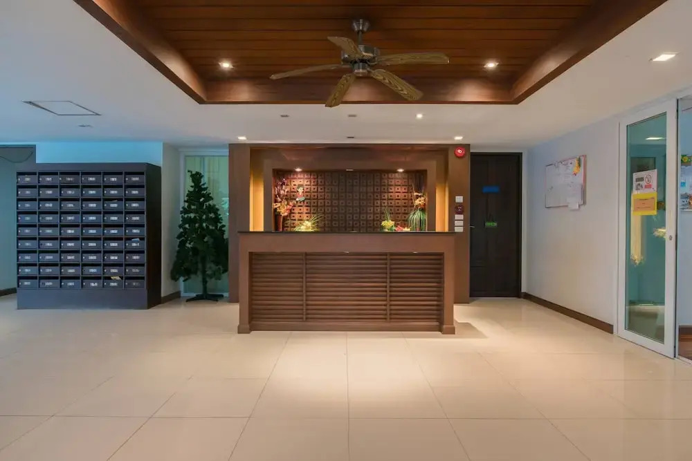 6-35 - 3 Bdr Condo With Balcony and Shared Pool