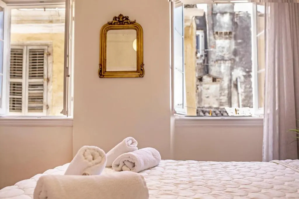 Downtown Apt at Filellinon
