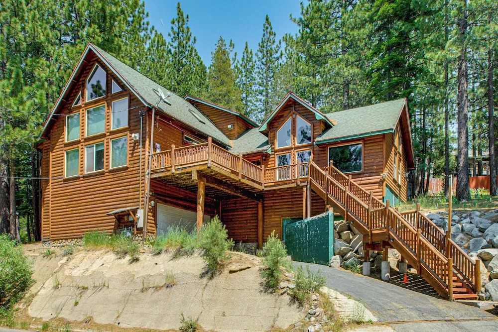 Hot Tub, Indoor Pool! Home 8 Mi to Heavenly Skiing