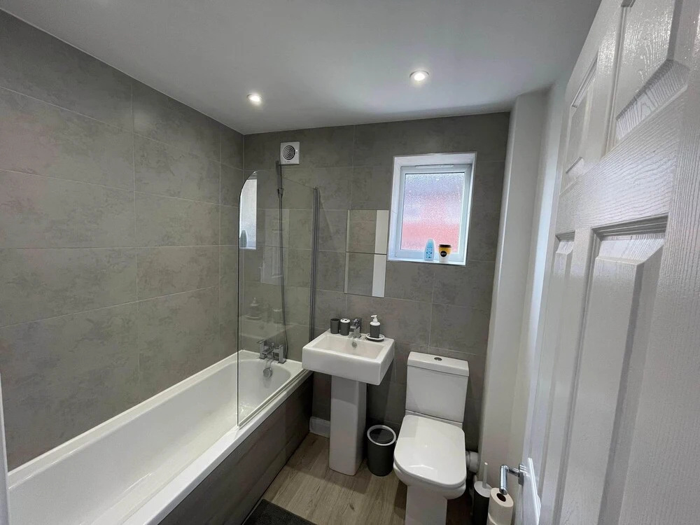3 Bedroom New House with WiFi