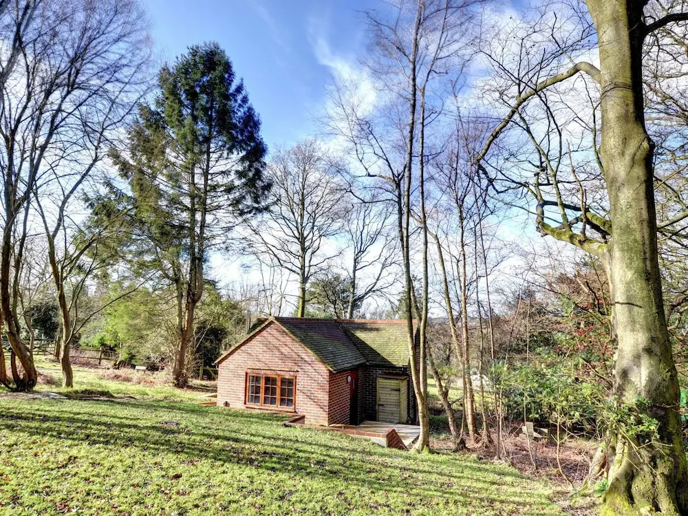 Quaint Holiday Home in Hartfield for Couples near City Center