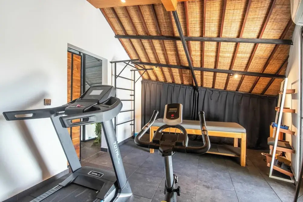 Elegant 6BR Clifftop Villa Near Bingin