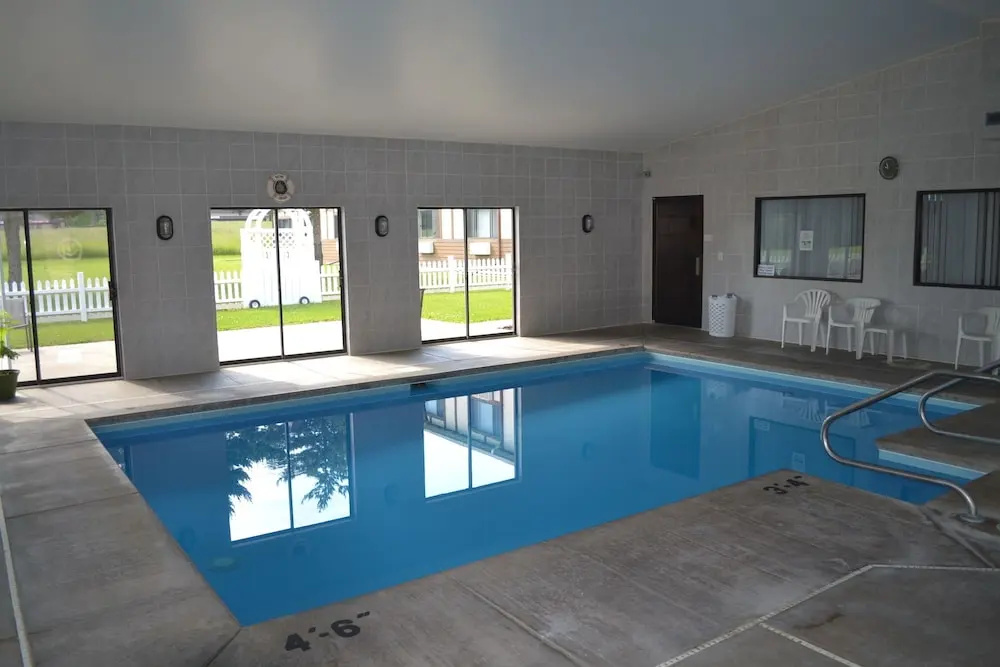 Sky Lodge Inn & Suites - Delavan