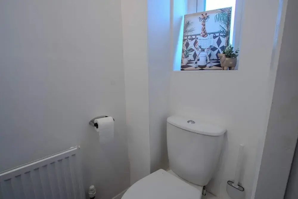 Modern 2-bed House In Swinton - Private Parking